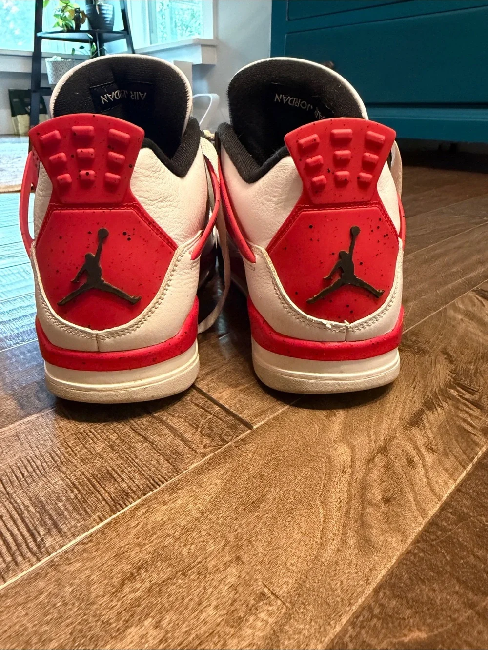 Nike White/Red/Black Men's Basketball Sneakers